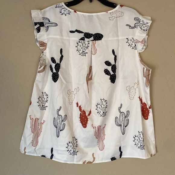 SHEIN curve, 1XL, cactus top with flutter sleeves - Picture 4 of 5